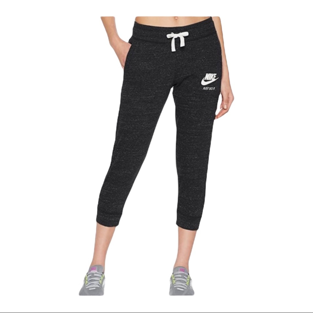 Women’s Vintage Nike Sportswear Gym Capri Joggers, Medium, Gray